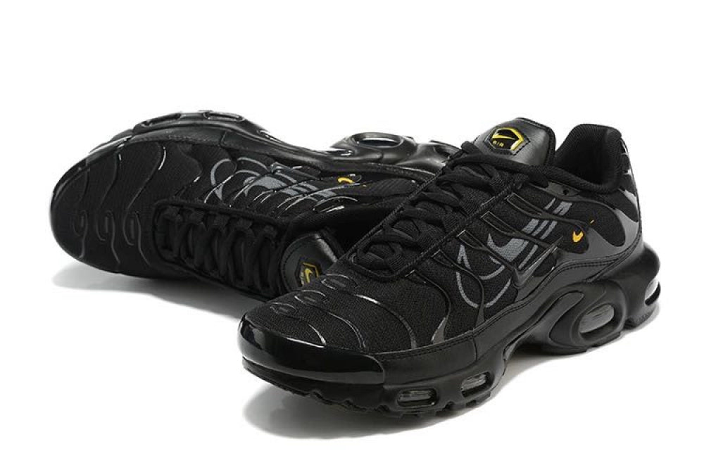 Air Max TN Plus "Giant Swoosh"